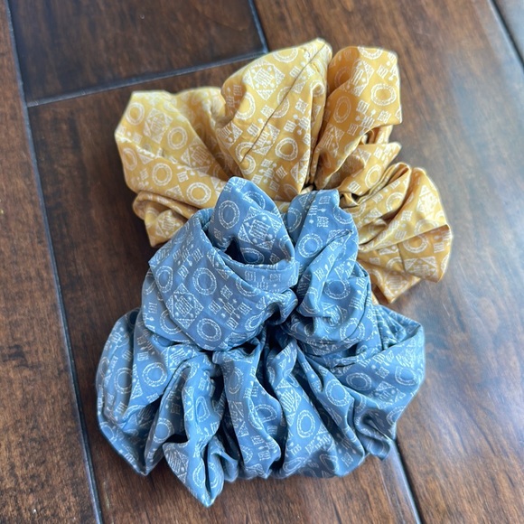 Anthropologie Accessories - Anthropologie scrunches NWOT